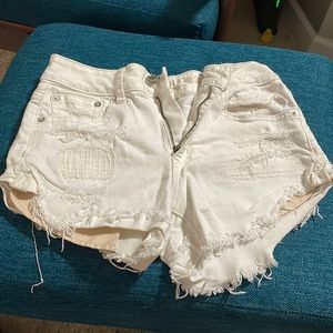 American Eagle Women’s Hi Rise Festival Short White Size 2 Distressed Zip Denim